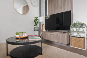 Comfy 2BR, SkyHigh Views, Pool and Gym